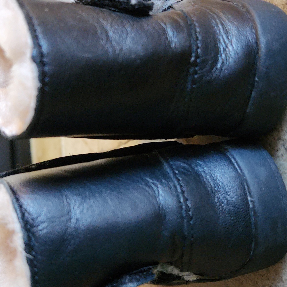 UGG Black Leather Boots with Shearling Toddler Size 4/5 - Picture 2 of 11
